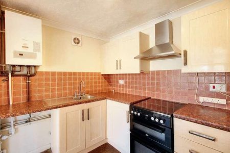 Naseby Avenue, Folkestone, CT20 - Photo 3