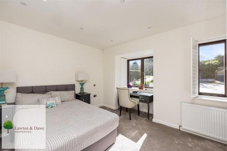 5 bedroom detached house to rent - Photo 4