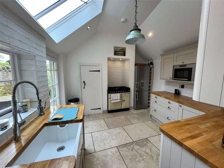 An impressive Grade II listed home in the heart of Westerham, overlooking The Green - Photo 5