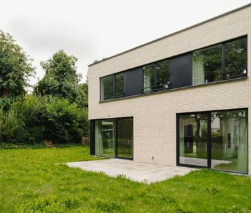 Woning te huur in Ukkel voor € 3.500 met 3 slaapkamers - Photo 2