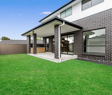 Brand New 5 Bedroom Family Home Offering Space, Style and Effortles... - Photo 6