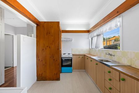 Charming Aspley Home Offering Comfort and Convenience - Photo 2