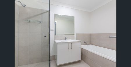 Modern Four Bedroom Duplex - Photo 3