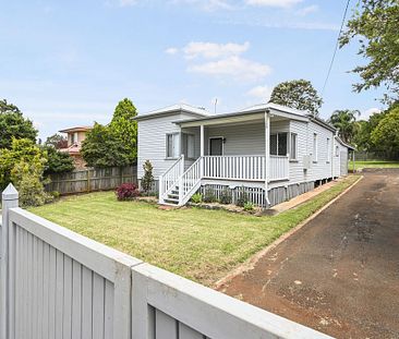 Stunning Renovated Property in Newtown - Photo 1