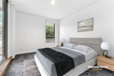 Luxurious two level living - Photo 3