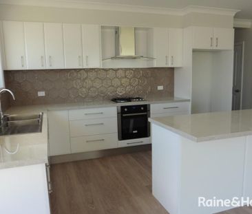 New Estate at Kelso- Available 11.11.25 - Photo 3
