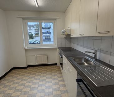 Rent a 4 rooms apartment in Bülach - Photo 1