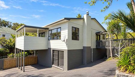 Room for the Whole Family, a Short Walk from St Heliers Beach - Photo 5