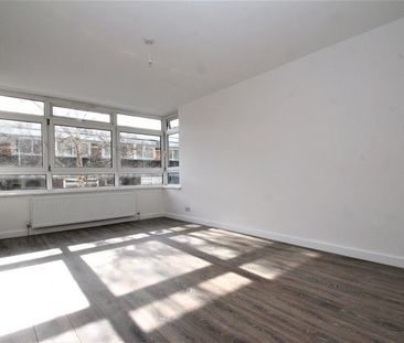 2 Bed Flat, Kingsland, NW8 - Photo 1
