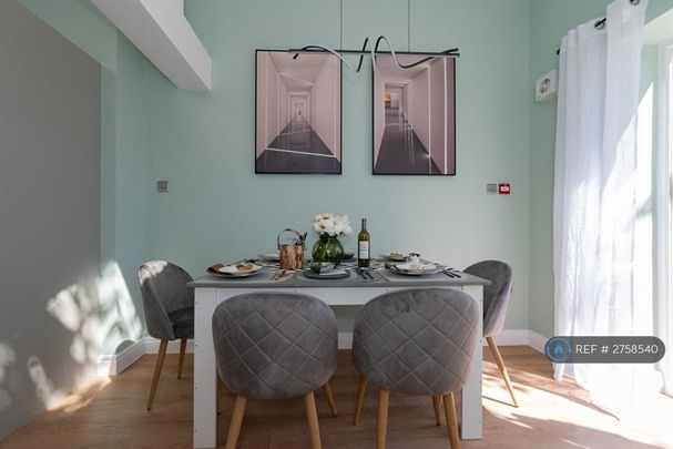 1 bedroom in a house share to rent - Photo 1