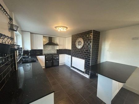 4 bedroom semi-detached house to rent - Photo 3