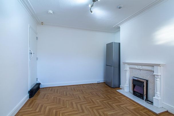 Strathmore Avenue, Leeds - Photo 1