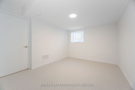 For Lease - 141 Honeycrisp Crescent Unit# 195, Vaughan, Ontario - Photo 4
