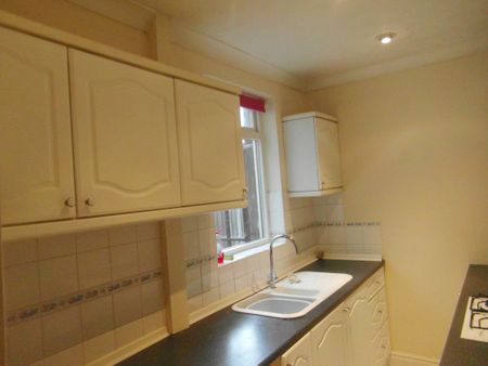 AVAILABLE NOW*** TWO DOUBLE BEDROOMS**** DINING ROOM**** FRONT RECEPTION ROOM FITTED KITCHEN***FAMILY BATHROOM***GARDEN*** ON STREET PARKING ***CENTRAL HEATING*** DOUBLE GLAZED. - Photo 4