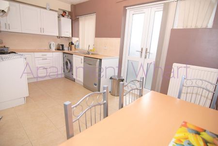 1 bedroom in a flat share to rent - Photo 5
