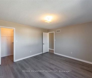 For Lease - 626 Taylor Crescent, Burlington, Ontario - Photo 1