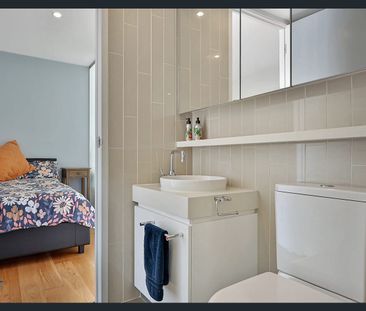 STYLISH & SPACIOUS APARTMENT IN THE HEART OF SOUTH MELBOURNE! - Photo 6