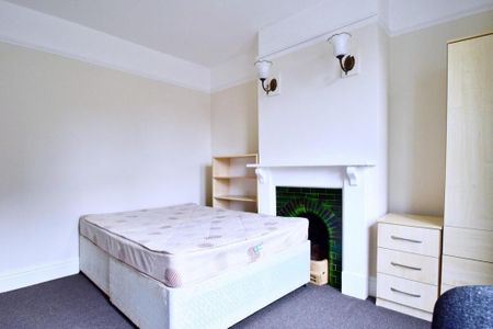 4 bedroom semi-detached house to rent - Photo 3