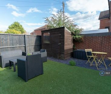 5 bedroom end of terrace house to rent - Photo 4