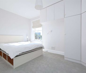 A beautifully presented two bedroom apartment to rent which has acc... - Photo 6