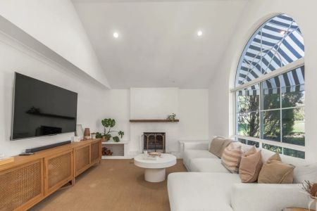 COMING SOON Beautifully Renovated 5-Bedroom Family Home in the Heart of Helensvale - Photo 3