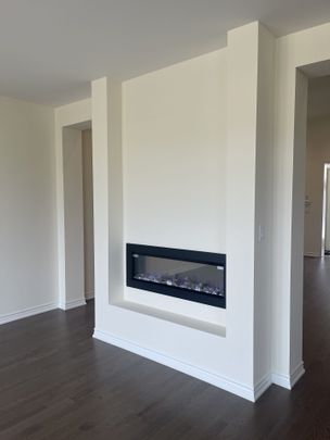 For Lease - 913 Rexton Drive, Oshawa, Ontario - Photo 1