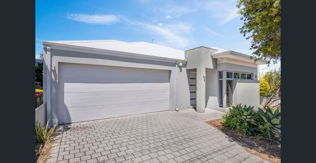 Front Villa for Lease - Modern Comfort & Style! - Photo 1