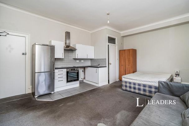 Studio to rent - Photo 1