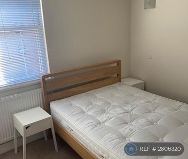 3 bedroom flat to rent - Photo 4