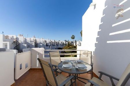 Alquiler de ático en Urbanizacion Vera Playa - Photo 4