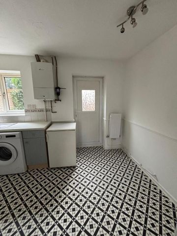 3 bedroom end of terrace house to rent - Photo 4