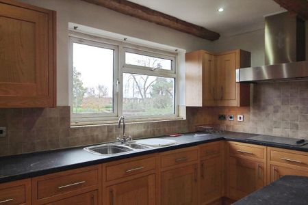 2 bedroom maisonette to rent - Photo 5