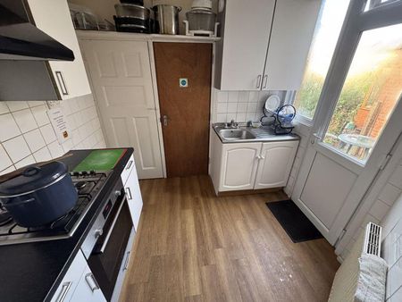 1 bedroom flat to rent - Photo 5