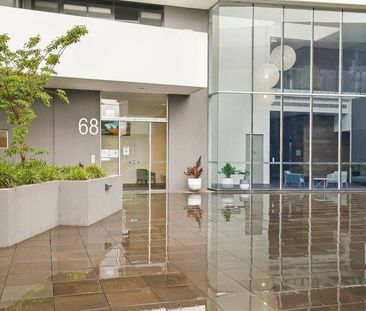 Modern Apartment with City Views in Prime Location - Photo 2