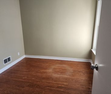 For Lease - 110 Ellendale Drive Unit# Main, Toronto, Ontario - Photo 3