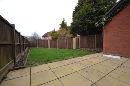 3 Bedroom Semi-Detached House - Photo 2