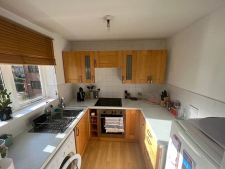 Studio Flat, John Williams Close, SE14 - Photo 3