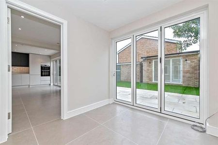 Wych Elms, Park Street, AL2 - Photo 5