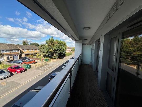 Staines Road West, Sunbury-on-Thames, Surrey, TW16 - Photo 1