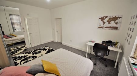 2 bedroom Flat in Kelso Street, Leeds - Photo 5