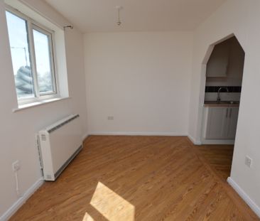 2 Bedroom FIrst Floor Flat - Photo 6
