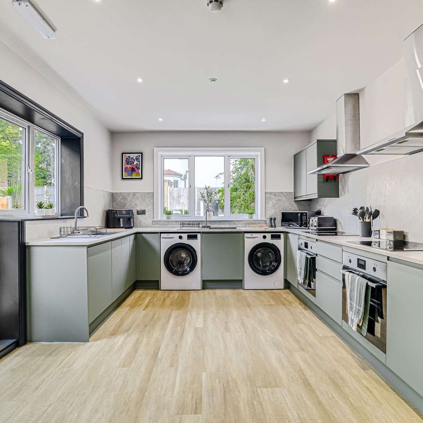 York Road Room 2 - Photo 2