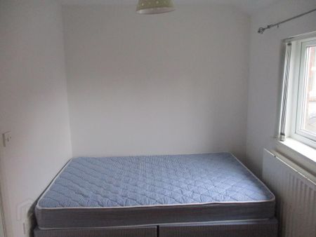 Upstairs Apartment, 16c Rugby Avenue, Queens Quarter, Belfast, BT7 1RG - Photo 2