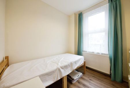 1 bedroom in a flat share to rent - Photo 4