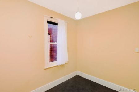 6 Bed, 2 Bath - Photo 4