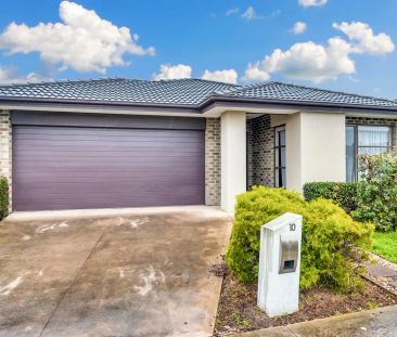 “Peacefully located in the popular estate of Aston” - Photo 2