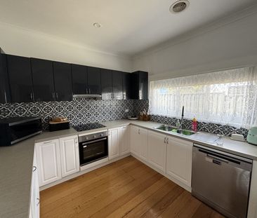 STYLISH THREE-BEDROOM HOME - Photo 5