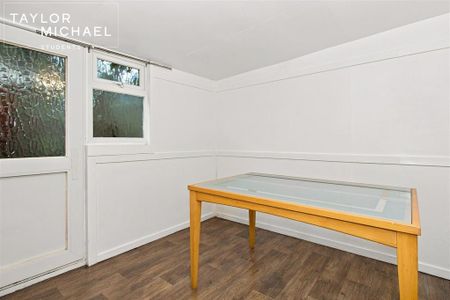 5 bedroom semi-detached house to rent - Photo 3