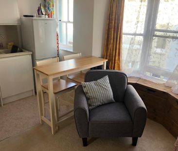 1 Bed Flat, Broad Street, BN2 - Photo 3