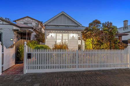 Register To Insect // INNER-CITY SPACE & CHARM - Photo 4